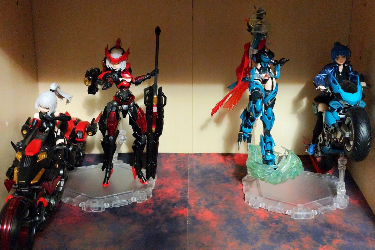 OrniFN2's tweet photo. @RiseOfGunpla Un #modelkit de qualité comme d'habitude avec #NukeMatrix.
2 figurines, des vêtements tissu, des pneus caoutchouc, de l'undergate, au final seul petite ombre au tableau, pas mal de toutes petites pièces 😅 et des gate sur le dessus des griffes des pieds. https://t.co/IMNbokBnuX