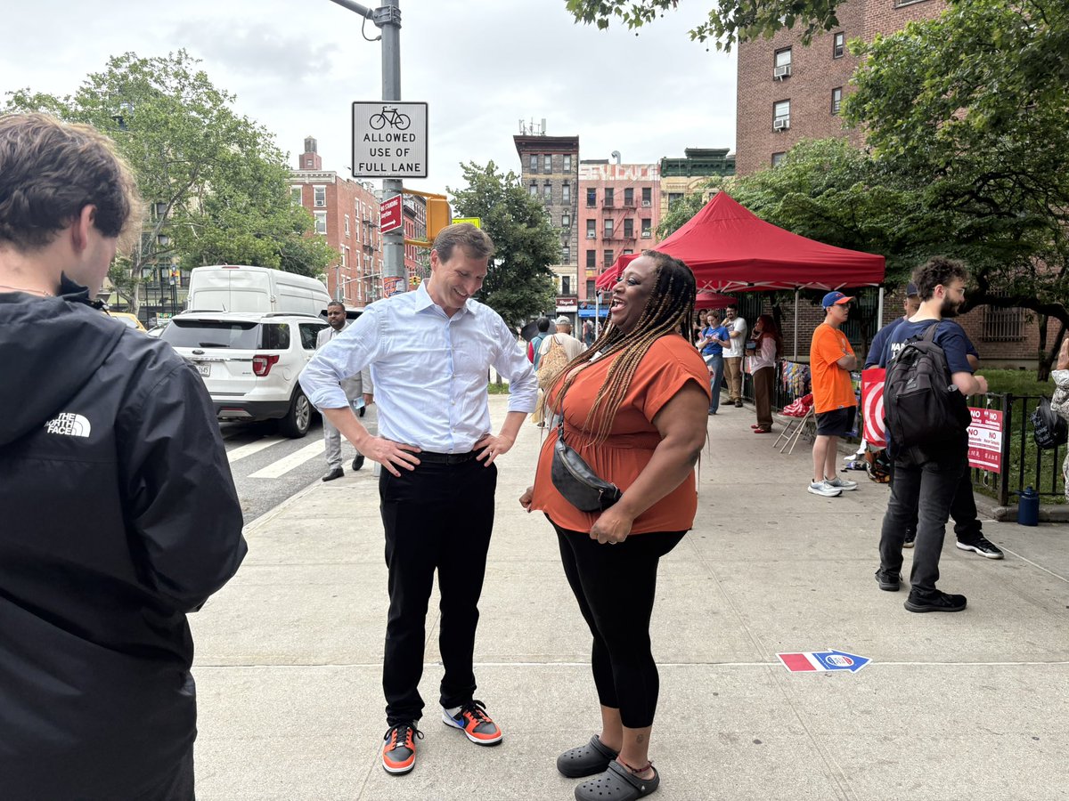 danielsgoldman's tweet photo. Moved on to Hamilton Madison House, which I was honored to support with federal funding during my first term. Thank you to everyone who stopped by to say hi. https://t.co/oVGAZC6zcv