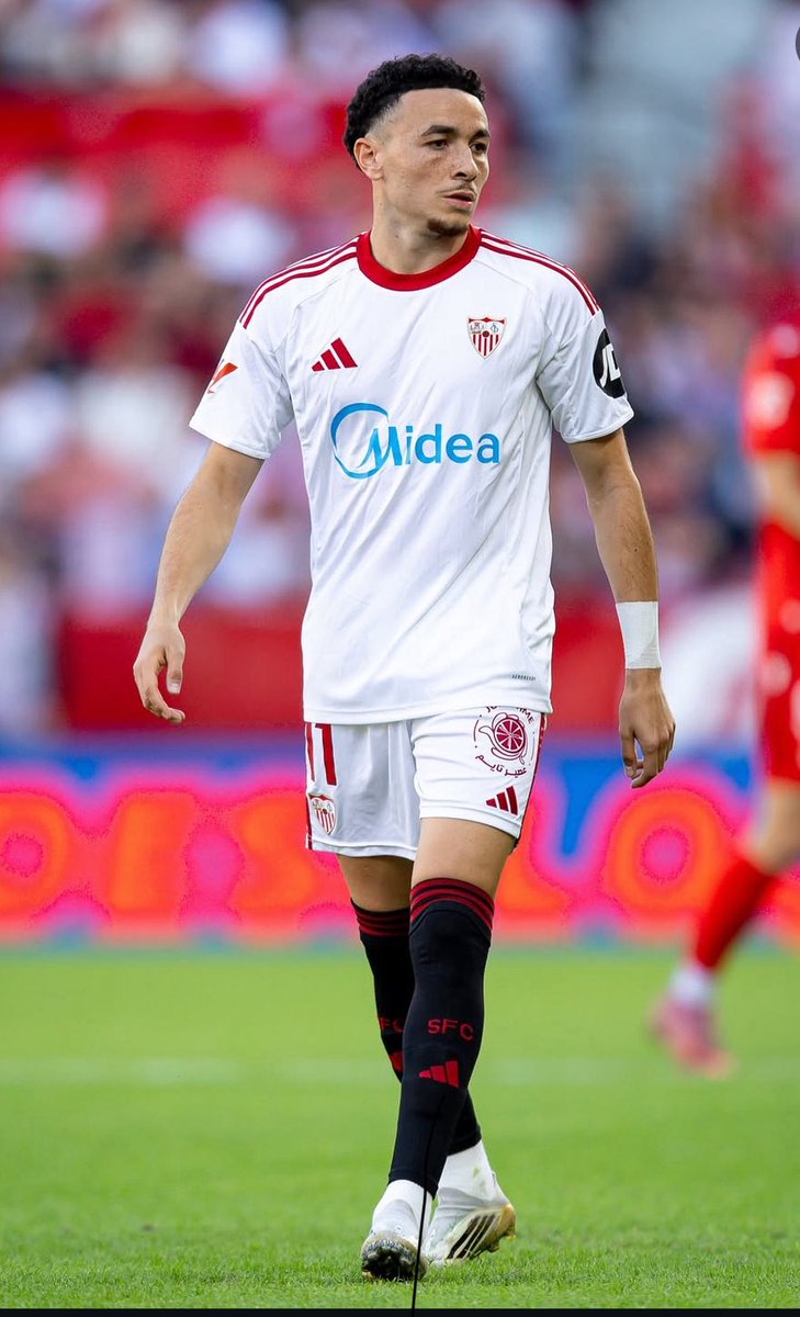 Mendo_tr10's tweet photo. 🚨Trabzonspor,Sevilla ile Ruben Vargas transferi için görüşüyor.

📌Trabzonspor Sevilla'ya 15 milyon euro'luk bir teklif yaptı.

🔴Oyuncunun tutumu bu transfer için çok önemli.
@ChristianVaq0 https://t.co/JBG8GH7yP8