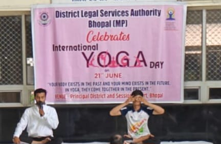 ITDCindia's tweet photo. Yoga camp organised at Bhopal District Court on International Yoga Day
https://t.co/isMvUMrggd
#MadhyaPradeshState #Bhopal #DistrictCourtBhopal #InternationalYogaDay #YogaCamp #LegalAwarenessCamp #DistrictLegalServicesAuthority #YogaCampOrganisedAt #Desksource https://t.co/mHHqhjmpYg