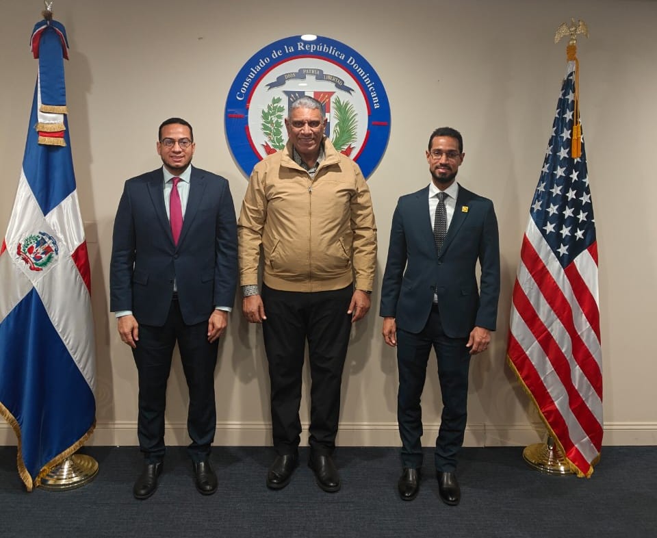 DiarioDom's tweet photo. ADOU y el consulado dominicano en Nueva York impulsan oportunidades de educación superior en la diáspora
https://t.co/jYbtDqsod4 https://t.co/mKqQkodZO4