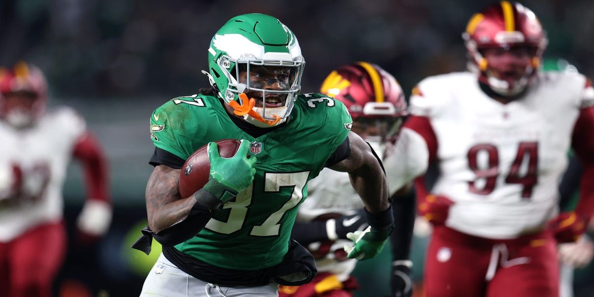 TheEaglesWire's tweet photo. Tank Bigsby and Jihaad Campbell have the clearest paths to larger roles for the Eagles entering the 2026 season

📸 Emilee Chinn, Getty Images https://t.co/CrhK7I92s9 https://t.co/RrDCrMTf1b