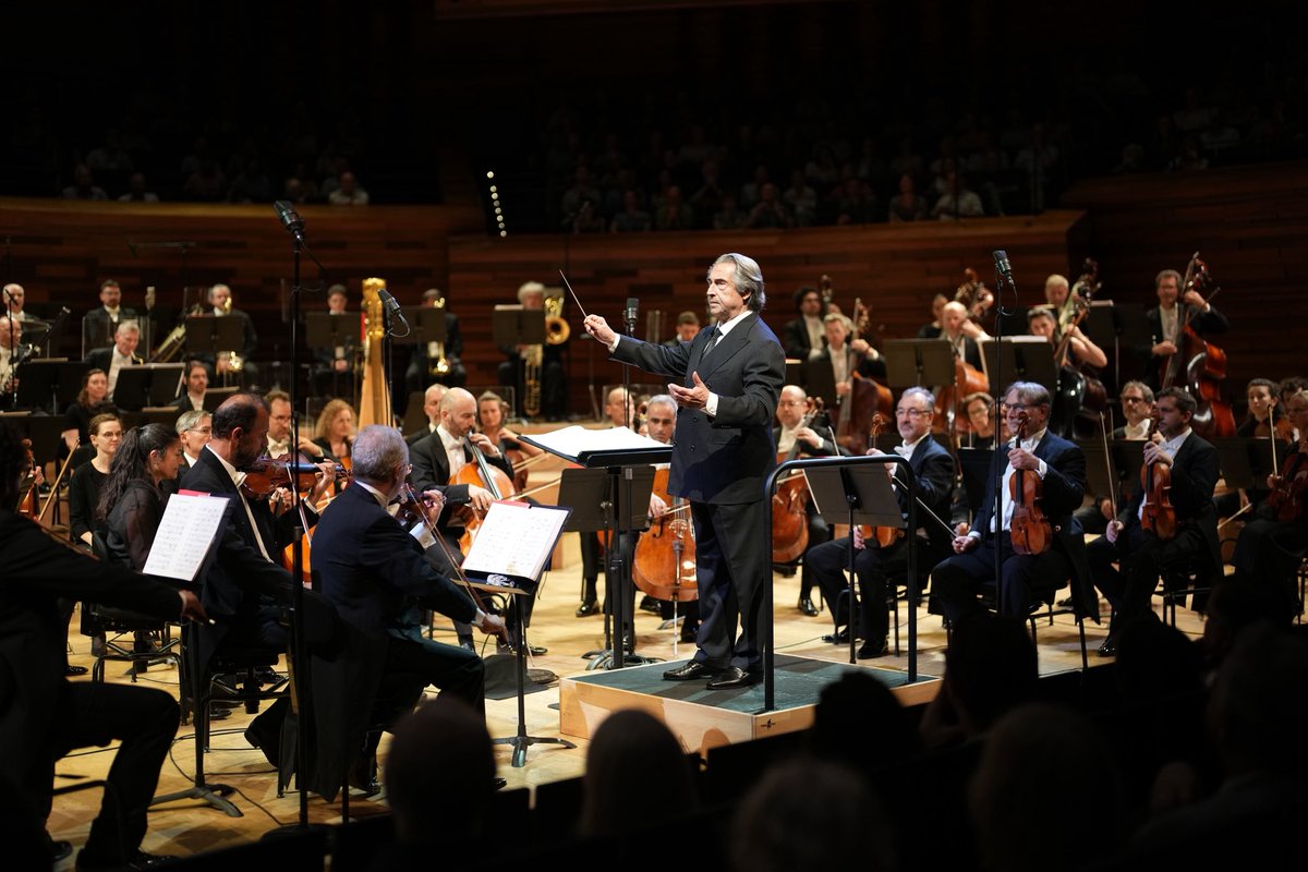 nationaldefce's tweet photo. Retour en images sur le concert de Riccardo Muti qui vient d’être nommé Chef émérite ⭐️

C’était jeudi à l’Auditorium de Radio France. Au programme : Catalani, Verdi et Tchaïkovski.
 
👉 https://t.co/LnTJl3T049 https://t.co/xVfYPp0cP1