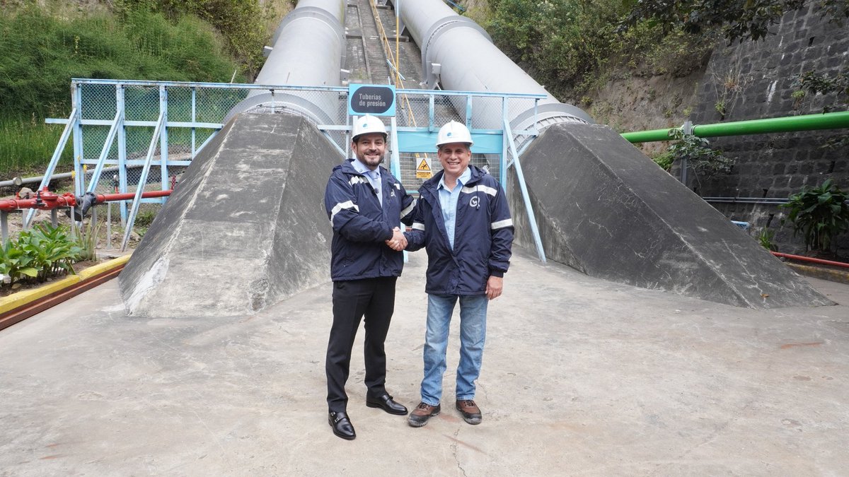 EcuadorMAE's tweet photo. 👷 FORTALECIMIENTO ELÉCTRICO ⚡

El ministro @JuanCarlos_Blum, realizó un recorrido técnico por la Central Hidroeléctrica y el Centro Operativo Cumbayá, junto con el gerente de @ElectricaQuito, Juan Carlos Monteverde para constatar los avances de proyectos estratégicos que fortalecen la seguridad energética de la capital.