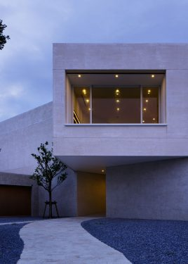 VinnieSull1van's tweet photo. One is a converted farm and country retreat in the Cotswolds, the other is a cold cube designed by "minimalist architect" John Pawson. 

Can you guess which one he lives in? https://t.co/Mof9PqCyMN