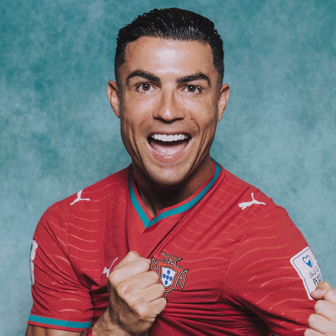 centregoals's tweet photo. 🚨🚨| 𝐑𝐄𝐂𝐎𝐑𝐃: Cristiano Ronaldo has become the 𝐅𝐈𝐑𝐒𝐓 player ever to score at six different FIFA World Cups. 🇵🇹💫 https://t.co/wbEmA6wBSo
