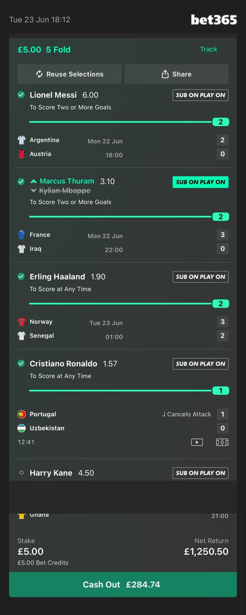 twentyfivefold's tweet photo. @bettingvillage Bottled a couple for two goals🤣 https://t.co/PvAddZHLef