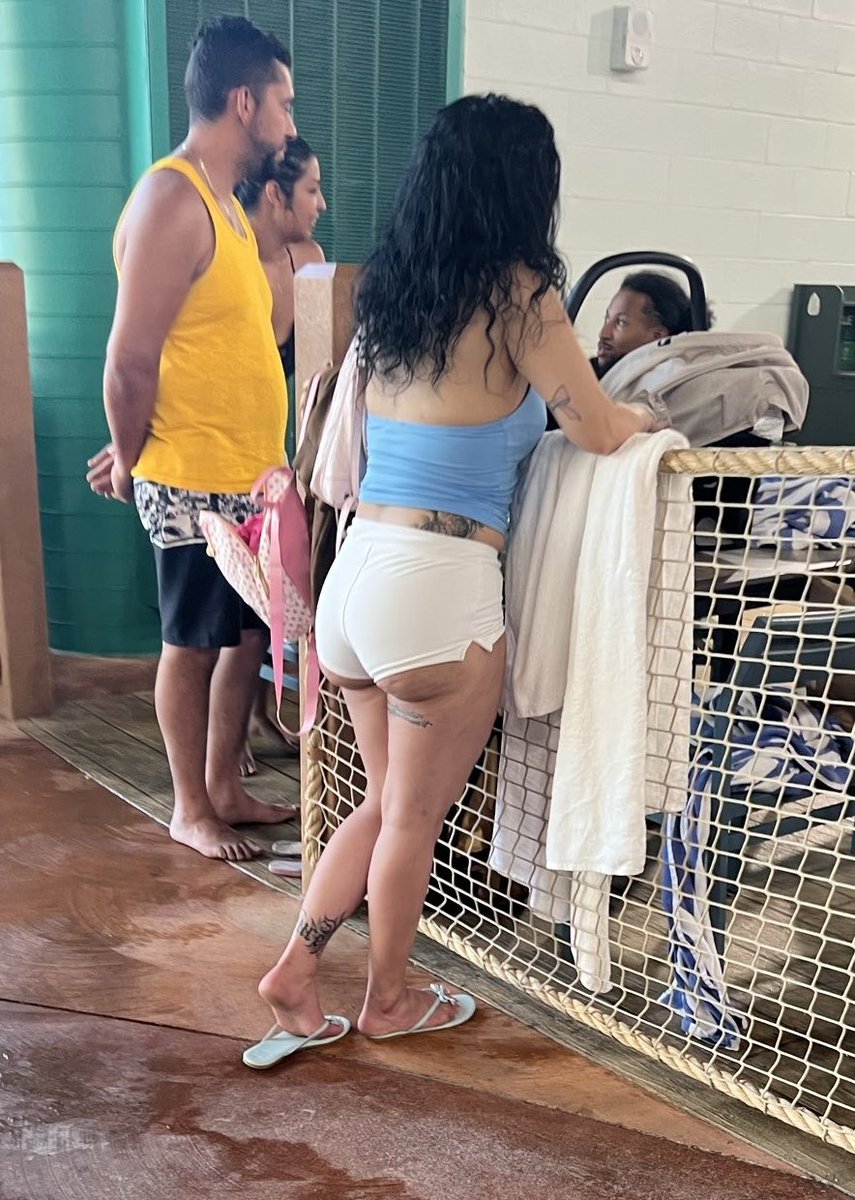 MarioVI2233's tweet photo. #candid #creepshot #aportes #caught #candidass https://t.co/iXruTNMa1Z