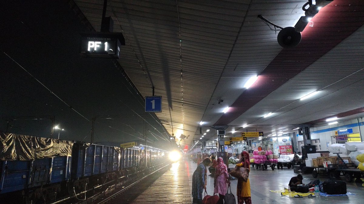 RailTatanagar's tweet photo. @CKP_Division Sir, Coach Position Indicators at Tatanagar are flashing information after train arrives at Platform which creates a sudden rush amongst passengers. Same happened today with 12813 HWH TATA Steel Exp. Please get this rectified.
@serailwaykol @RailMinIndia https://t.co/i6nZXGyo5a
