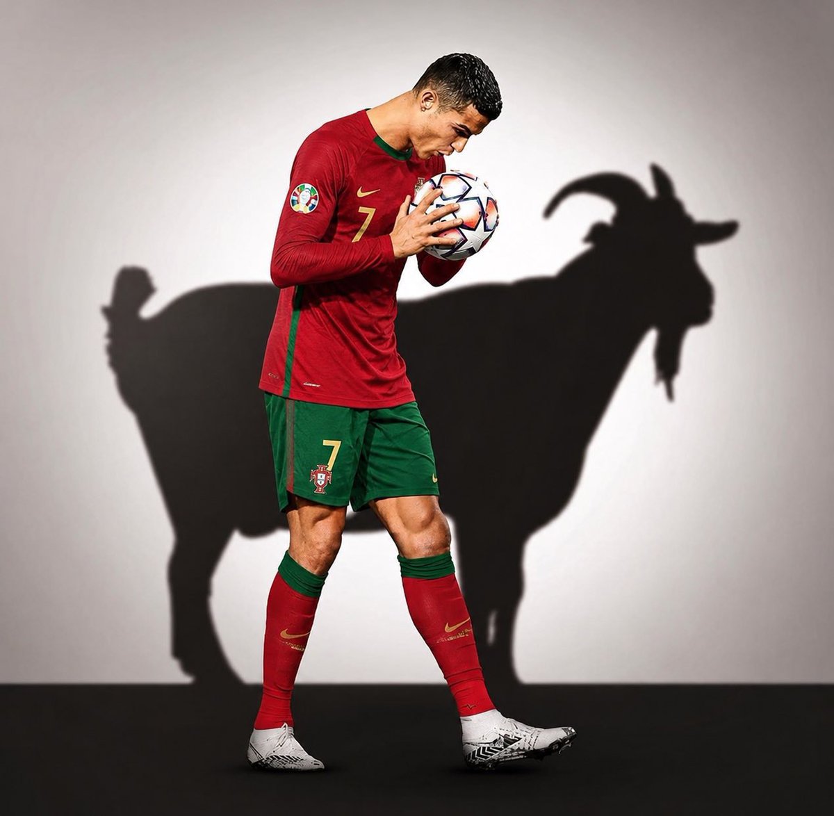 CryptofxOG's tweet photo. Who is your GOAT 🐐????

Suiiiiiiiiiiiiiiiiiiiiiiii ⚽️⚽️⚽️⚽️ https://t.co/Gt8S30KOuG