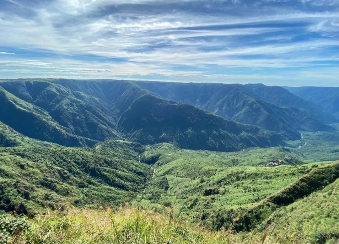 ShubhamPathakIN's tweet photo. Laitlum Canyons ( Grand Canyon of Meghalaya) 
📍Meghalaya, India 🇮🇳 https://t.co/sIcrVhJJVJ