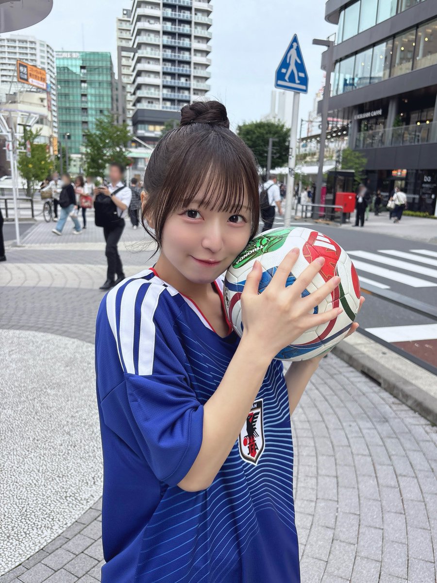 Runa_FESTIVE's tweet photo. 「みんな、サッカーやろうぜ！」 https://t.co/bQDsBsABsC