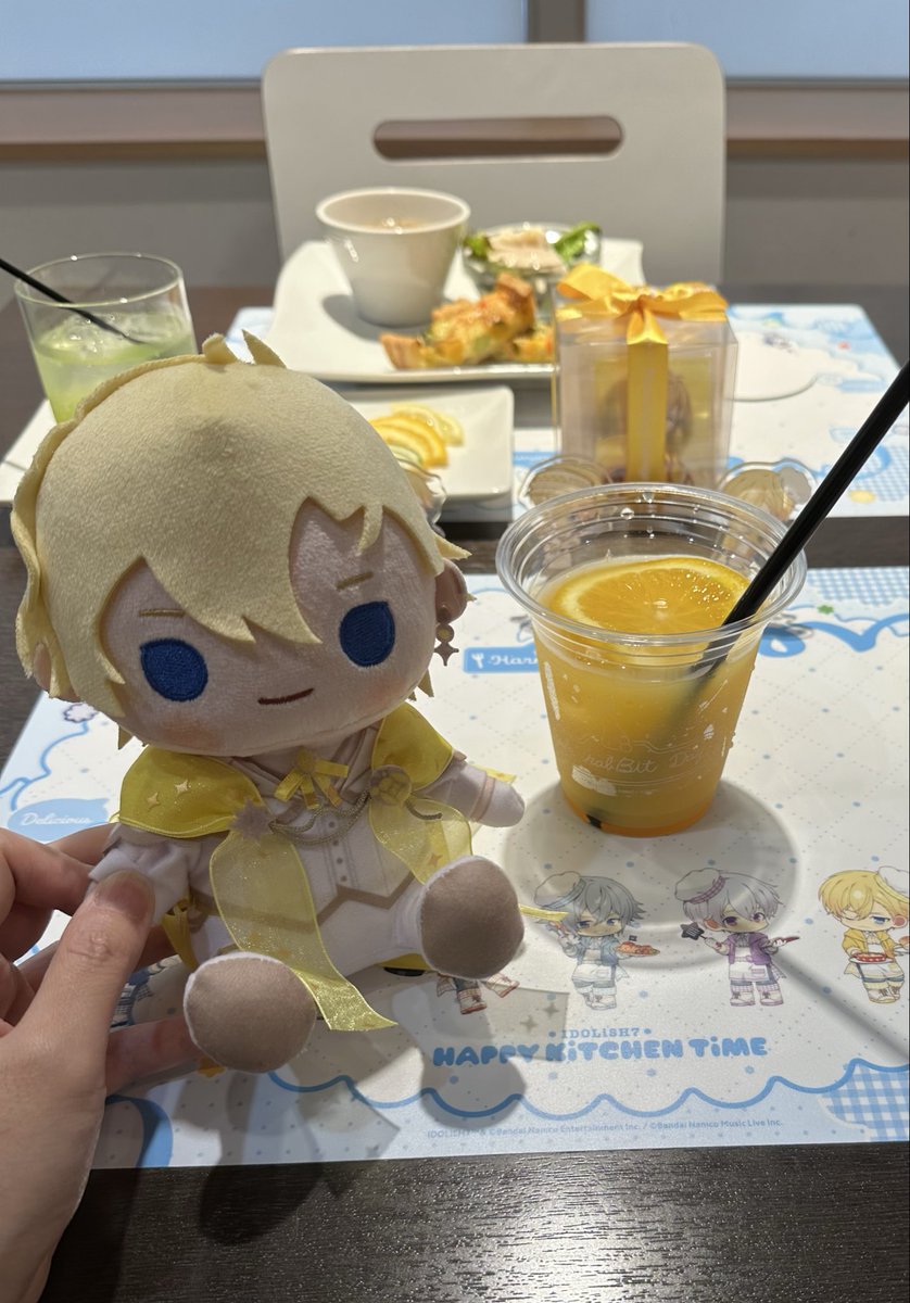 vet_im's tweet photo. ナギ君バースデー期間のアニカフェに行ってきました‼️バースデードリンクはとても飲みやすかったです🍹
隣の席の優しいマネージャーさんに、今回のアクスタを譲っていただきました😊本当にありがとうございます🙇‍♀️

✨💛ナギ君お誕生日おめでとう🎂✨ https://t.co/if1hyy05dZ