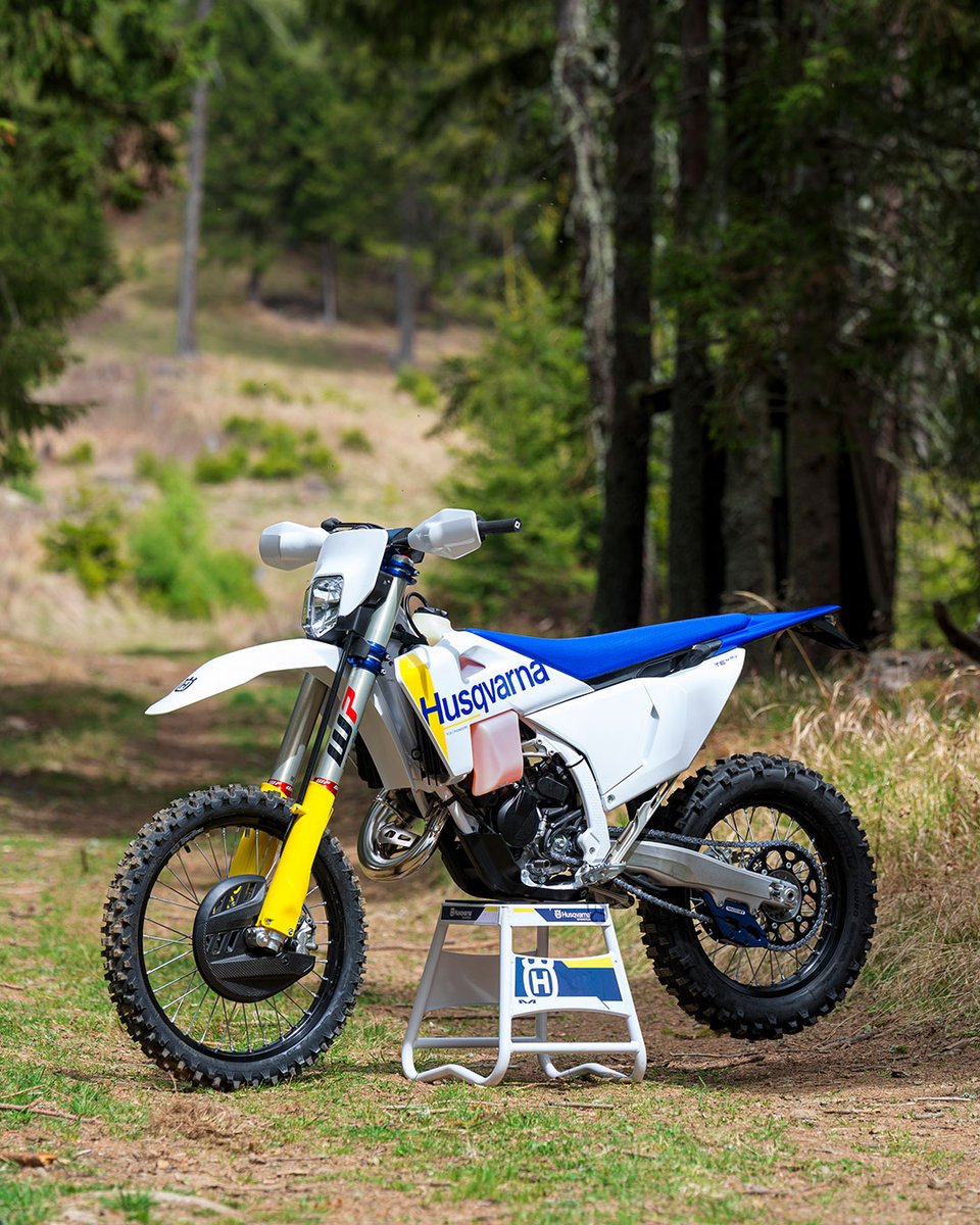HQV_MotoUK's tweet photo. The 2027 TE 125 is refined, responsive and ready to perform.
Small in capacity, not in capability. https://t.co/hIYMijfKYt
#Husqvarna #GoRide #RideHusqvarna #Enduro #TE125 #TwoStrokeTuesday https://t.co/Epf3pkJfFJ