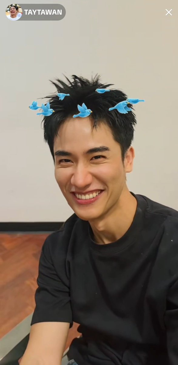 virtualdiaries_'s tweet photo. you look so young like years agooo😭 @Tawan_V https://t.co/BdzK41iCgF