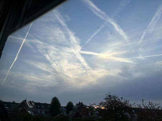 tomek525's tweet photo. Włoski profesor Massimo Montanari:

  „Za gorąco ⁉️

Wyłączcie radary HAARP i usuńcie ślady samolotów NATO z nieba‼️

 W Iranie zadziałało.” https://t.co/4lgRzNl716