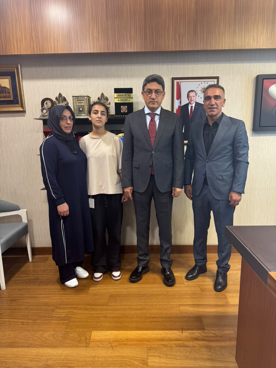anacur_ercan's tweet photo. "Gönülden yapılan sohbetlerin değeri her zaman farklıdır
Bugün Sayın Milletvekilimiz @Korkutata_Zeki’yı ziyaret ederek güzel bir sohbet gerçekleştirdik.
Samimiyeti, misafirperverliği ve yakın ilgisi için kendilerine teşekkür ediyor, çalışmalarında başarılar diliyorum
@devletsert https://t.co/fSKgbZ8UMD