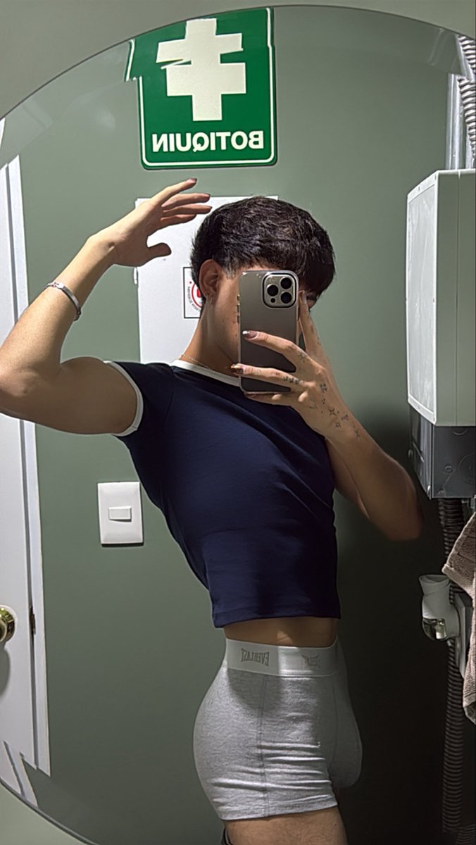 LazcanoYamiel's tweet photo. Alguien que se sienta mal, tengo un buen botiquín 😈👀 https://t.co/4n0JvB1FjW