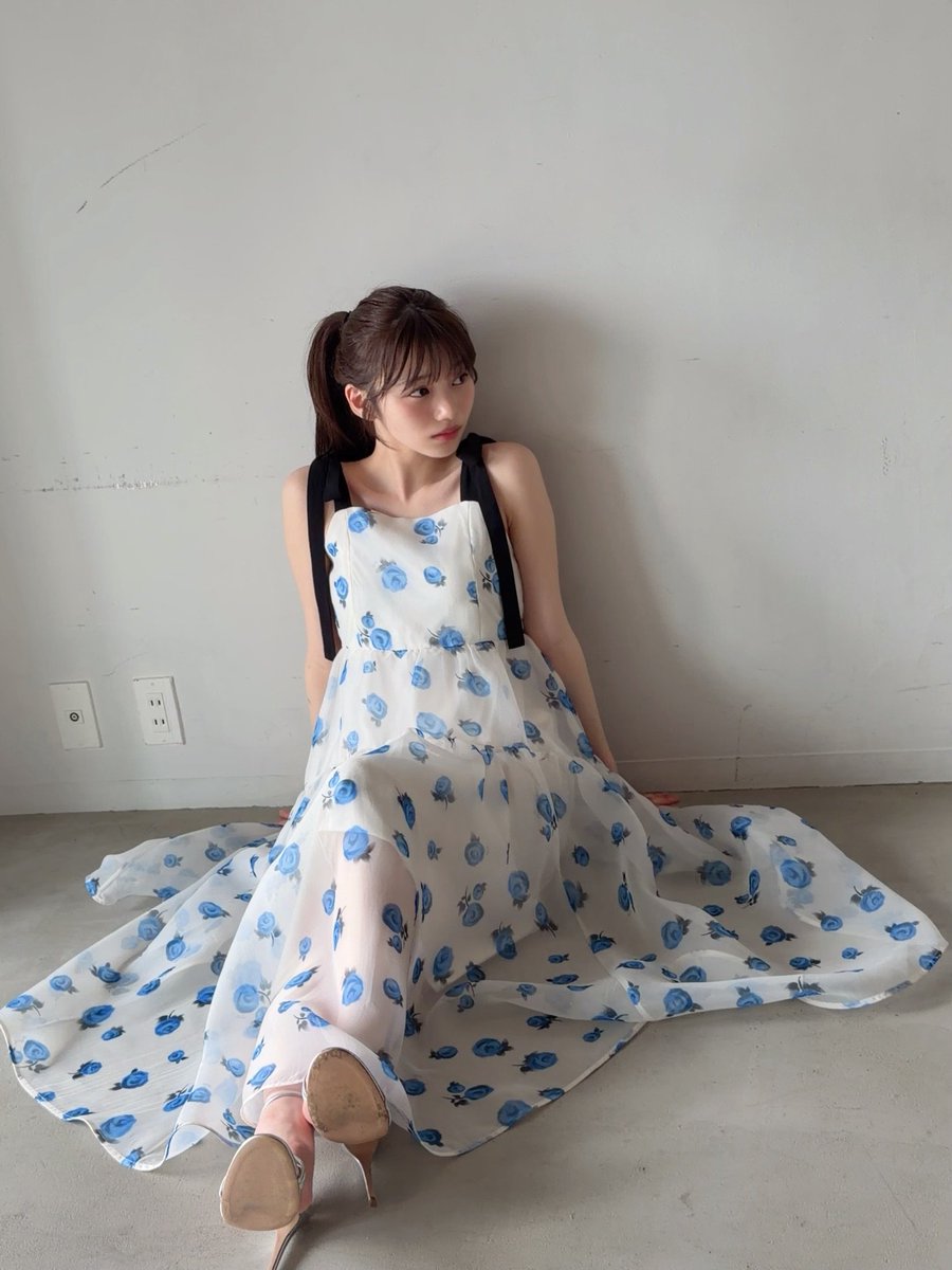 zakaism's tweet photo. The dress really looks good on her #岡本姫奈 #乃木坂46 https://t.co/L54jFpDGLa