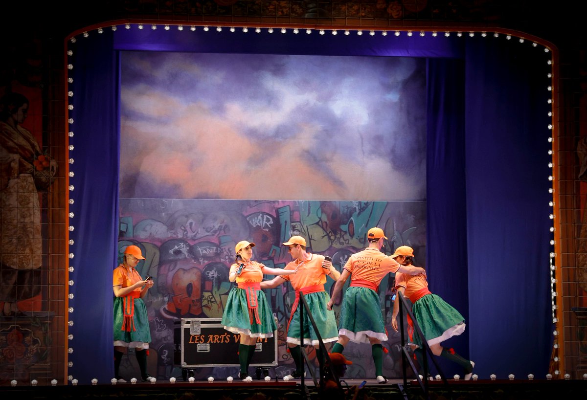 dipvalencia's tweet photo. 🏛️📍 ‘Les Arts Volant’ alça el teló en Alginet en una nova producció que portarà la sarsuela a 14 municipis de la província.

🎭🎉 Una proposta cultural que acosta l’òpera i la sarsuela als nostres pobles, convertint places i carrers en escenaris oberts per a tota la ciutadania. https://t.co/4TmGFpsB1t