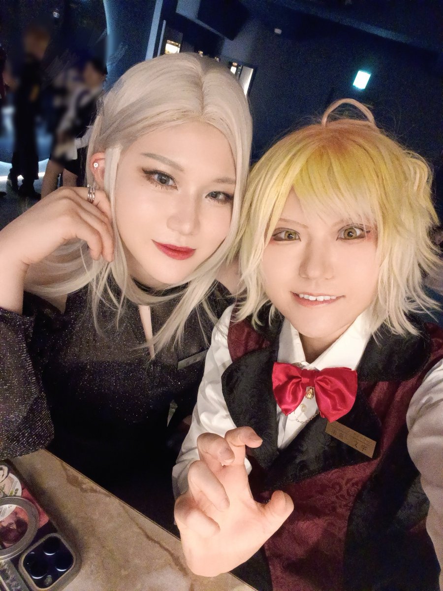 ikusu_cos's tweet photo. #審神者御用達カジノバーへようこそ
#アロフェス

⚠捏造衣装、三ュ/.5

コトナちゃんと遠征にパフォに同じ2days過ごして同じ構図撮ろうねの図✨

コトナちゃんに至っては性別かわりましたな🤣✨ https://t.co/2FlHIIQwoK