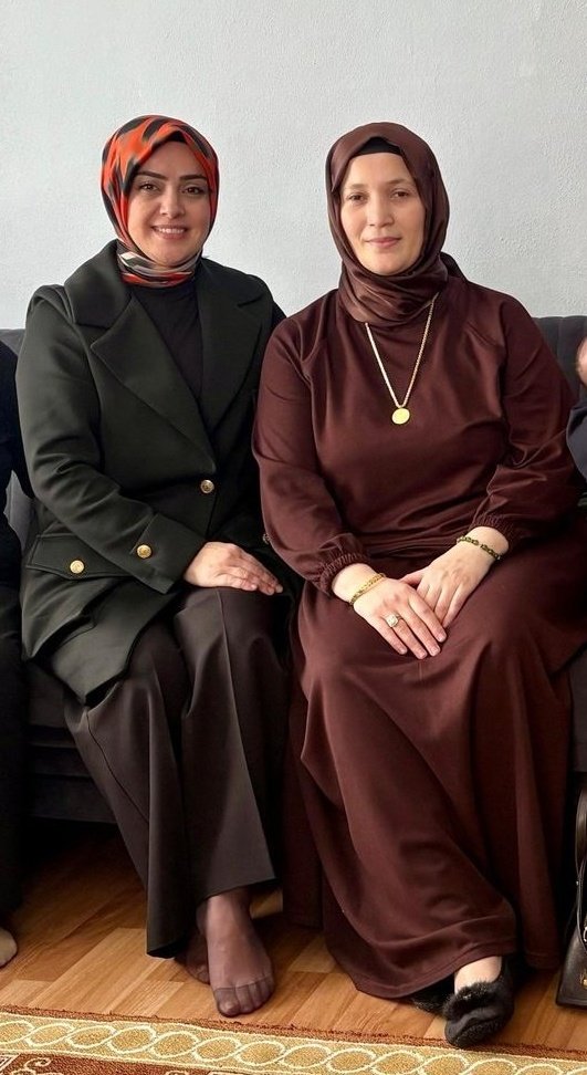 selectsel3's tweet photo. Hangisinin daha güzel olduğunu bilmiyorum. https://t.co/oqScGfNpUe