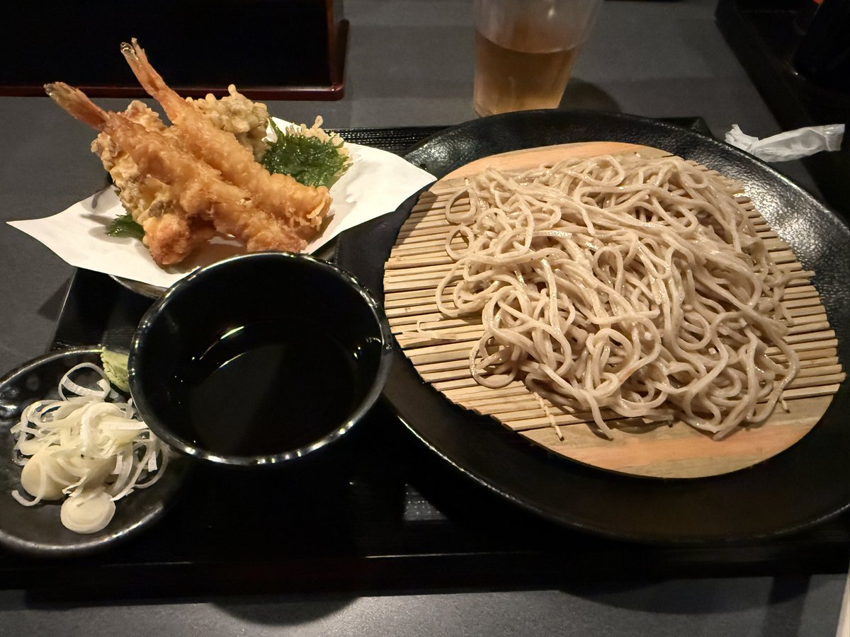 draft_teppen's tweet photo. HEIWA練習会おしまい🏓

とうとう練習着がビチョビチョになる季節が来てしまった
3時間で4枚じゃ全然足りないってばよ

ゲームはケンちゃんにマッチポイントから捲られて負け

アフターは蕎麦で優勝🏆 https://t.co/pQHjPqXwyt