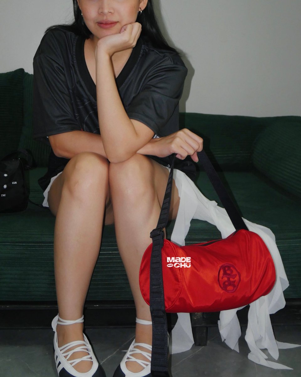 madeforchuph's tweet photo. the perfect pop of red for the Arirang Tour! ❤️

pre order your Arirang Barrel Bag now 💥
https://t.co/8mlVl13tCn https://t.co/YrNf8McG3s