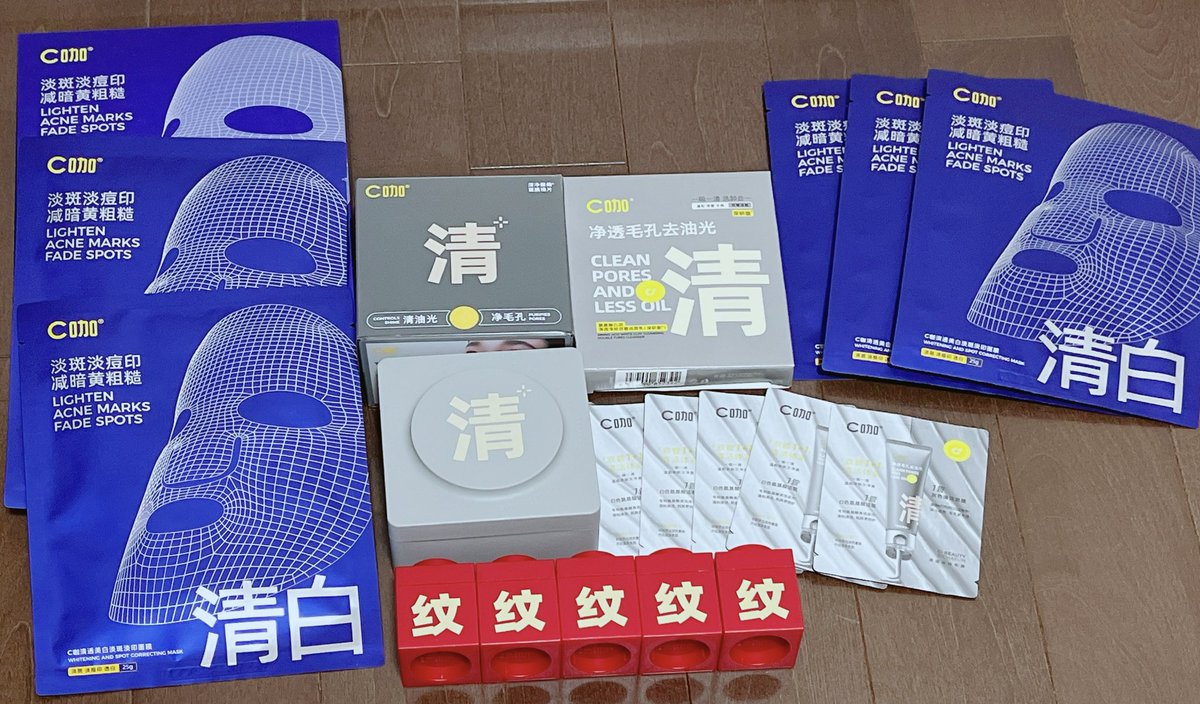 kanade88's tweet photo. 緑のボードと別便で届いたC咖💚
2枚目は、初めての商品達…と思ったらトラベル用のやつは前に洗顔フォームを深圳で買った時についてたし、今回もおまけやったのね👀←注文見返して今気づいた😅

バッジはカップ麺よりでかかった😂👍
カードの浮かび上がる目がカッコ良すぎてノックアウト！！！！！ https://t.co/9mUrHngZYY