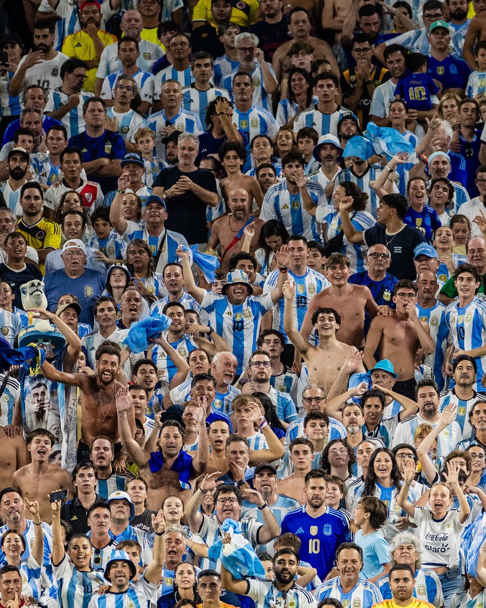 HardRockStadium's tweet photo. ¡Los campeones del mundo vienen a Miami! 🇦🇷

La Scaloneta have secured their spot in the #FIFAWorldCup Round of 32 and will play in Miami on July 3. https://t.co/M4Mg1e34WJ