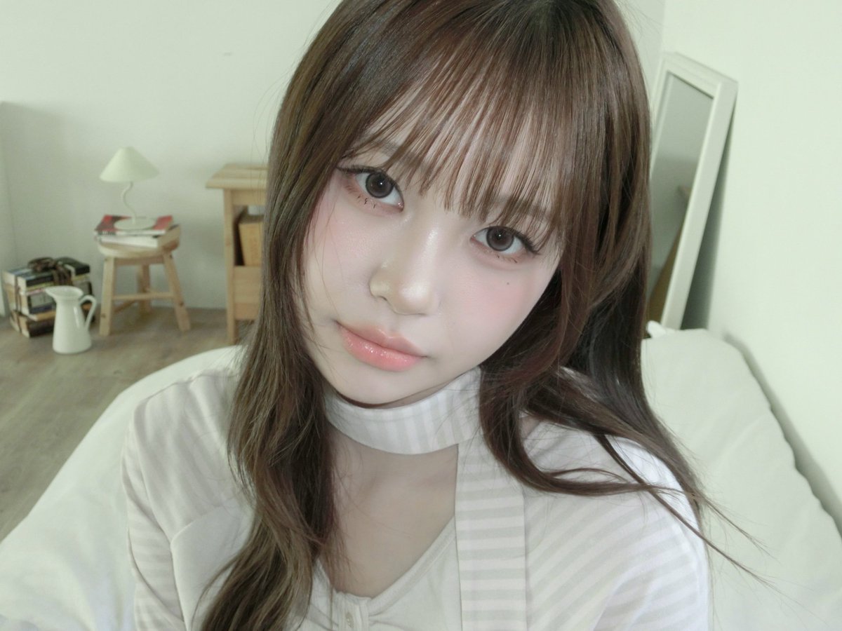 jhlvscl's tweet photo. 아 너무이뻐..... 아 아..........
얼굴진심도랏나 https://t.co/eVOnlCAGav