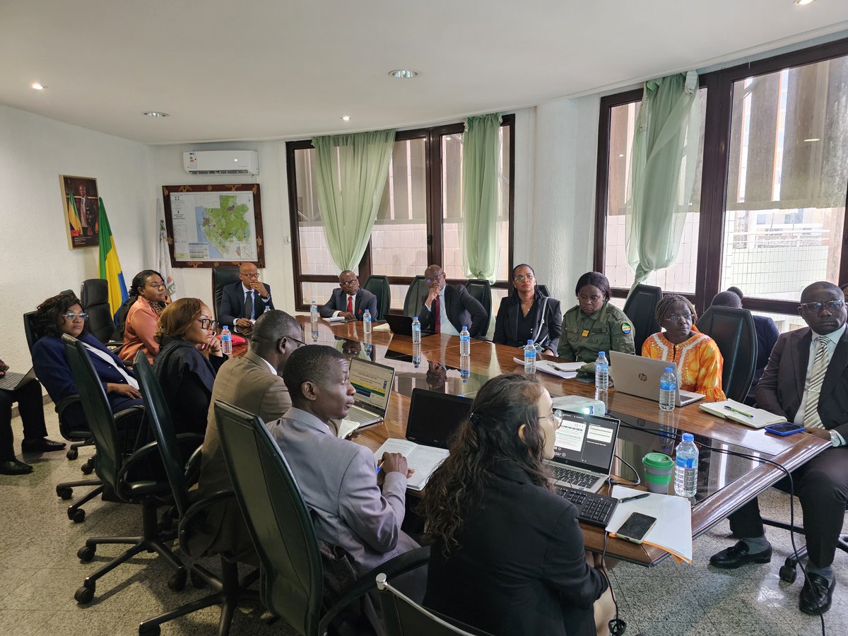 undpgabon's tweet photo. Le climat est l’affaire de tous.
Lors du Comité de Pilotage de CAFI 3 tenu ce jour, le PNUD Gabon a pris part à des discussions sur l’amendement du projet avec plusieurs sectoriels, notamment les Forêts, l'Agriculture et le Tourisme, afin de renforcer la gouvernance climatique. En tant que Agence de gestion des fonds, le PNUD garantira une gestion fiduciaire transparente ainsi que l'inclusion sociale, tout en soutenant activement une action climatique ayant un impact direct sur les communautés locales.

#Gabon #undpgabon #CAFI #ClimateGovernance