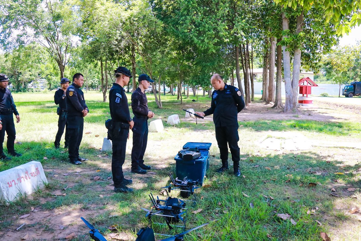 Ranger22tp's tweet photo. ผบ.ฉก.ทพ. 22 เข้าพบปะและให้โอวาทแก่กำลังพลที่เข้ารับการฝึกใน "ชุดควบคุมอากาศยานไร้คนขับ" ณ สนามฝึกกองพันทหารราบที่ 3 กรมทหารราบที่ 23 ค่ายวีรวัฒน์โยธิน อำเภอเมือง จังหวัดสุรินทร์ https://t.co/oSFhg435CO