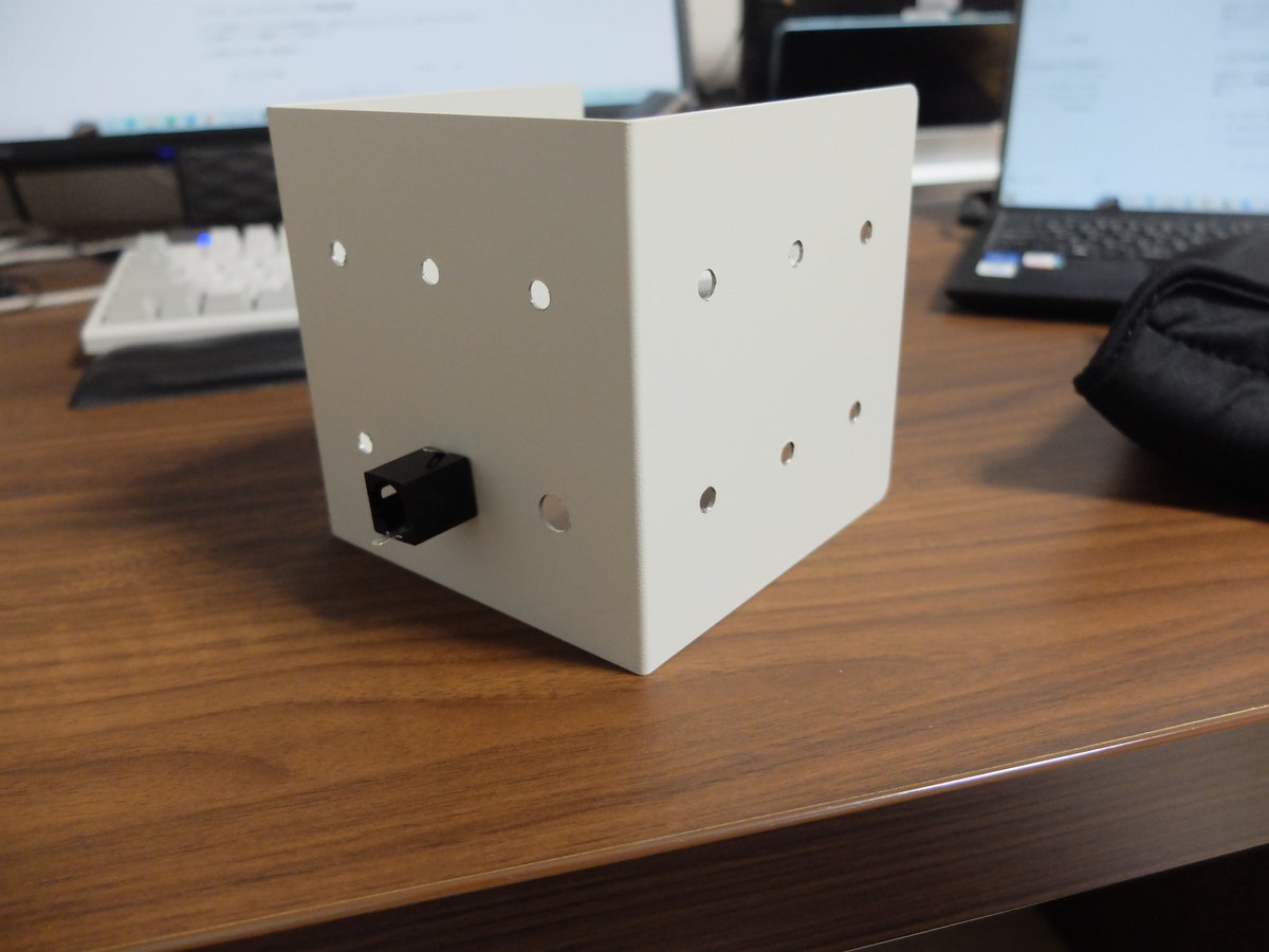 W4J_effects's tweet photo. ジャックやスイッチなどのハンダづけ用治具（JIG）
ハンダづけしやすいので品質も安定
#ハンドメイドエフェクター #WiredforJoy https://t.co/sDRwMXv8HY