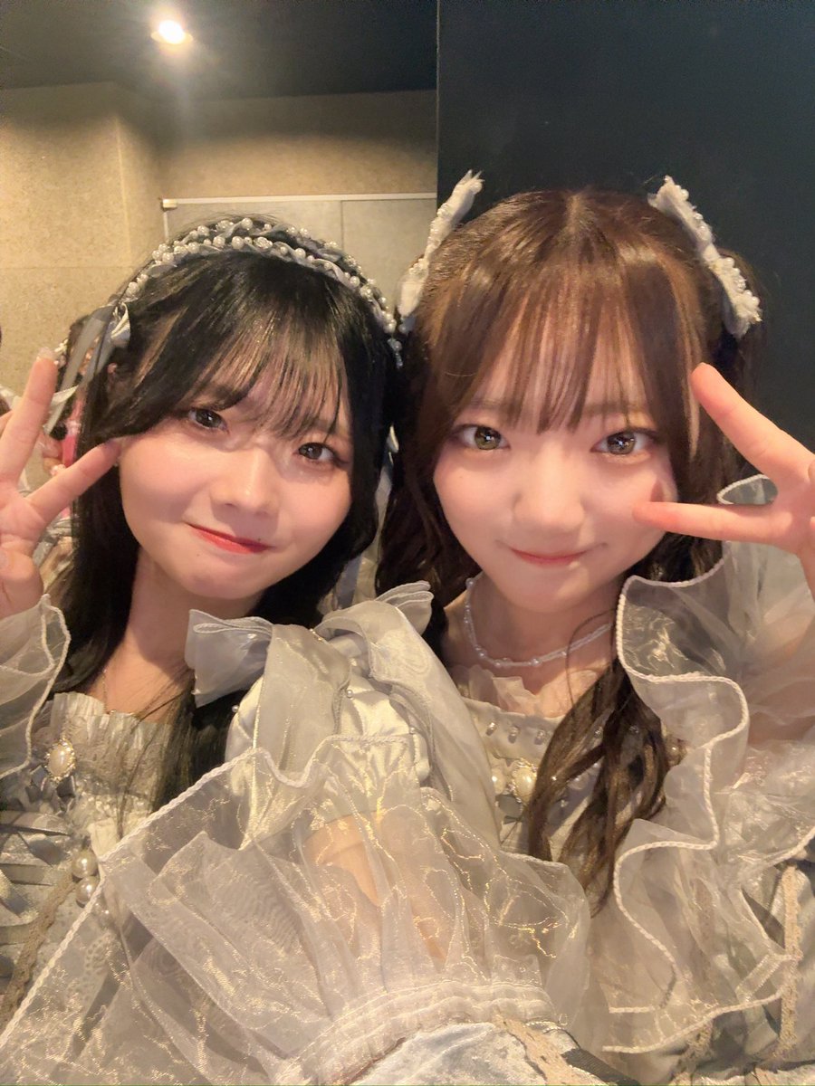 moca_85s's tweet photo. 超踊本当に楽しかった🎶まだ余韻ひたひた💭
当日の私の裏目標は、人見知りしない！だったのですが…私の中では60点…！なかなか話しかけられなくて悔しい😭みなさんともっと距離縮められますようにっ😖🫶🏻
だいすきな4人さんとのお写真！😭宝物！🎀 https://t.co/HSBrlD3aBI