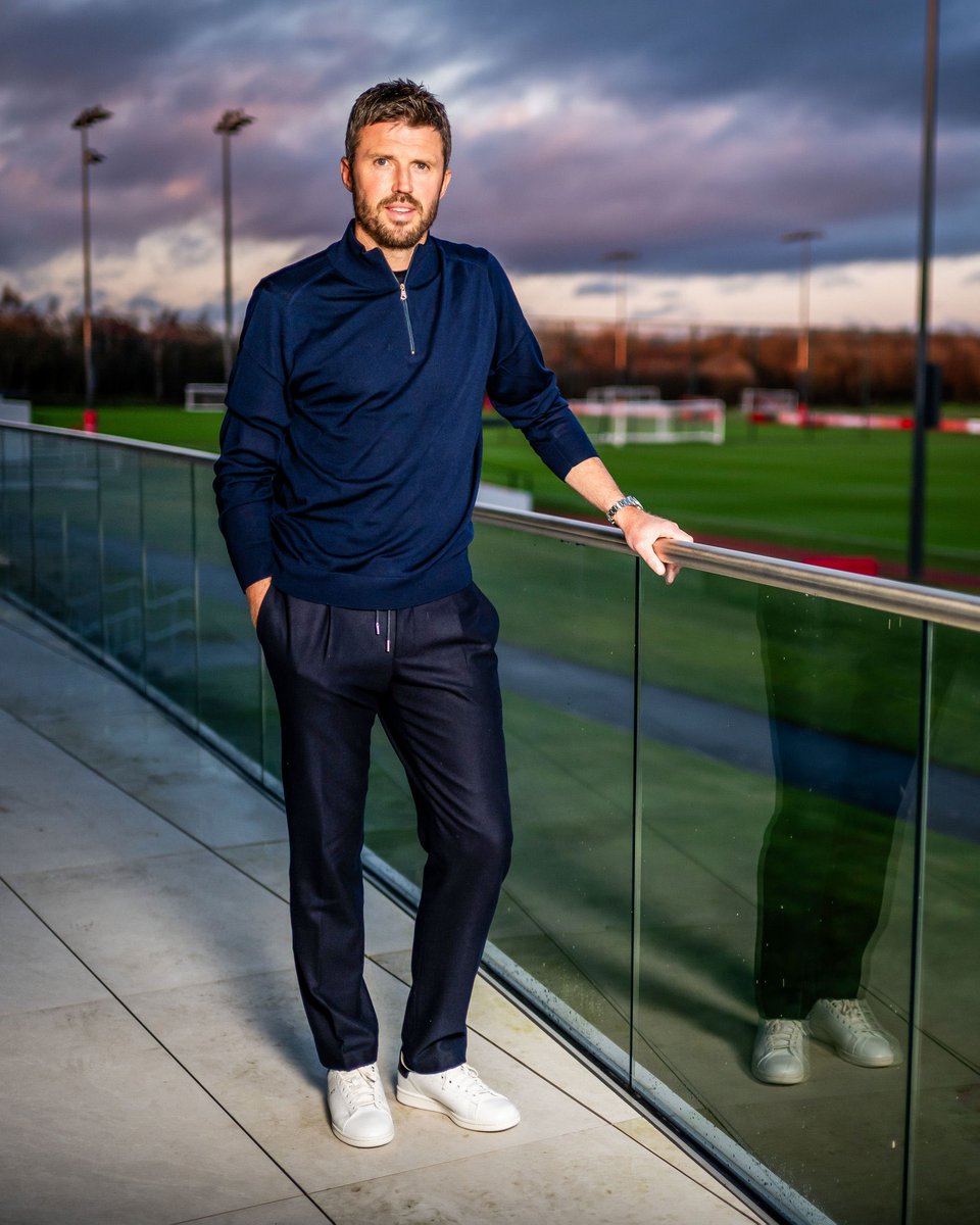 UtdXclusive's tweet photo. 🚨 NEW: In the past, Manchester United often bowed to external criticism and questions over not signing certain types of players, leading them to overpay for ready-made solutions.

Now, they’re taking a different approach. If other clubs are willing to spend more, those targets will likely go elsewhere because United are now focused on data-led recruitment, identifying high-potential players that not every club is chasing.

[@MikeKeegan_DM, @UnitedStandMUFC]