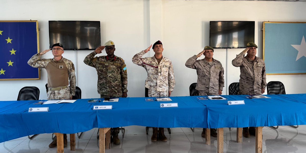 EutmSomalia's tweet photo. EUTM-S Mission First Commander officially visited the 2nd Basic Officers Course at GDTC, supporting the next generation of SNAF leaders. #EUTMSomalia #SNAF https://t.co/NEmHntaDhh