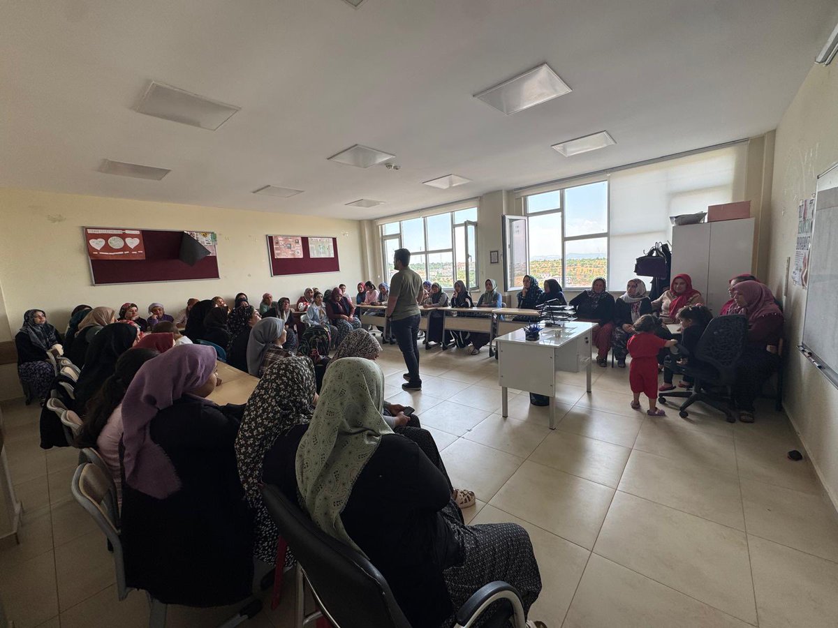 ademsodam's tweet photo. 📍Göksüncük ADEM’de 

Şehitkamil SHM personeli Eğitmen İsmail Alıcı tarafından “Çocuk ve Ergen Sağlığı” konulu eğitim gerçekleştirilmiştir.

Eğitimde; çocuk ve ergenlerin sağlıklı gelişim süreçleri, fiziksel ve ruhsal sağlıklarının korunması hakkında bilgilendirme yapıldı. https://t.co/AakOVuNG9r
