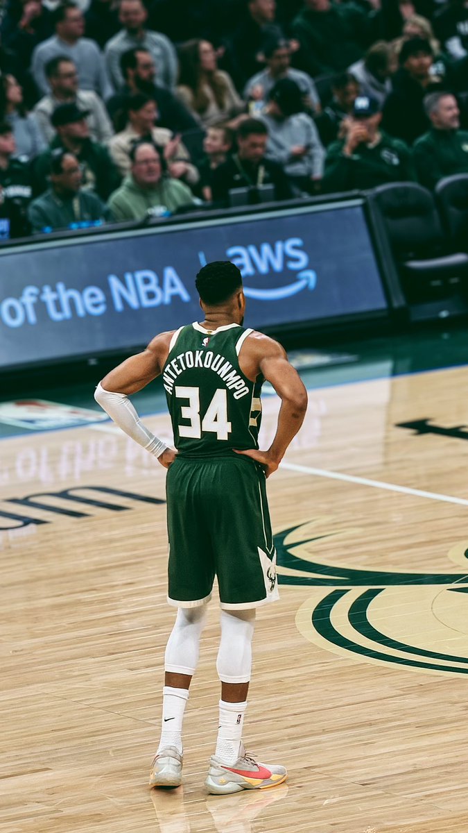 oliviainsix's tweet photo. Thank you, @Giannis_An34. Thank you for being the reason I fell in love with the sport. Thank you for all you’ve done for Milwaukee. It’s been an absolute honor 💚 🦌 https://t.co/sZbtiYtbMG