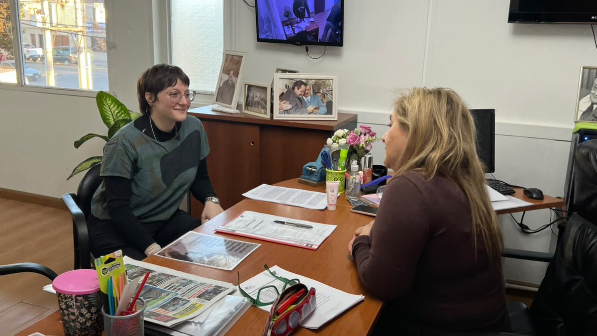 cdtrelew's tweet photo. La presidente del Concejo Deliberante de #Trelew, @claudiasolis66, recibió a la magíster en #Historia, doctorando en Estudios de Género, Sasha Quindimil, quien se encuentra llevando adelante una investigación vinculada al comercio en el Valle del Río Chubut y Puerto Madryn [...] https://t.co/26cy5FCXP6