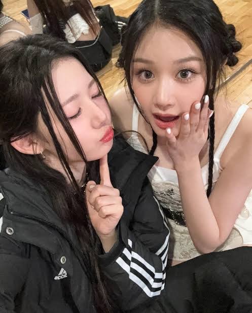 JaaThuan's tweet photo. 20260623 RiRi weverse post 'pics long overdue' 🦌💕

And This is RoRo replied to fan that ask to marry our RiRi.🐼💕

"No,She is mine" 😆💕😘

RoRita reunion,Love them. 🐼💕🦌

#RoRita #Pharita #Rora #babymonster https://t.co/hwef7nfBPm