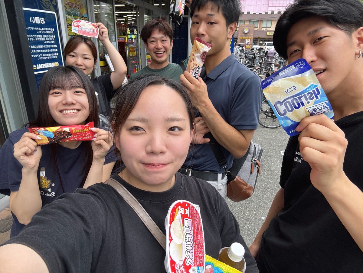 ENTORANCE102's tweet photo. 大戸屋部も練習前のエネルギーチャージしてました🔥

#食後のアイスも🍨
#よさこい福岡 https://t.co/VTml8IDt40
