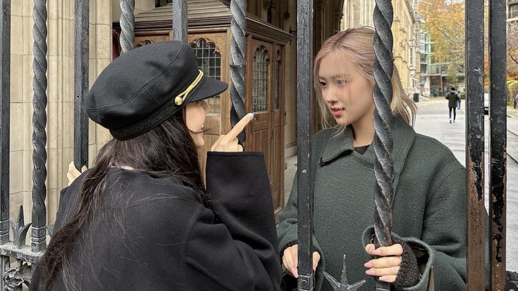 wrysep's tweet photo. ลิซ่า เล่าว่า ตัวเองกับโรเซ่เป็นสมาชิกเพียงสองคนของ BLACKPINK ที่ครอบครัวอาศัยอยู่ต่างประเทศ ซึ่งประสบการณ์ร่วมกันนี้ทำให้ทั้งคู่สนิทกันเป็นพิเศษ

“พวกเราเป็นเหมือนพี่น้องฝาแฝดกันเลย” https://t.co/yqfCkLyD8V