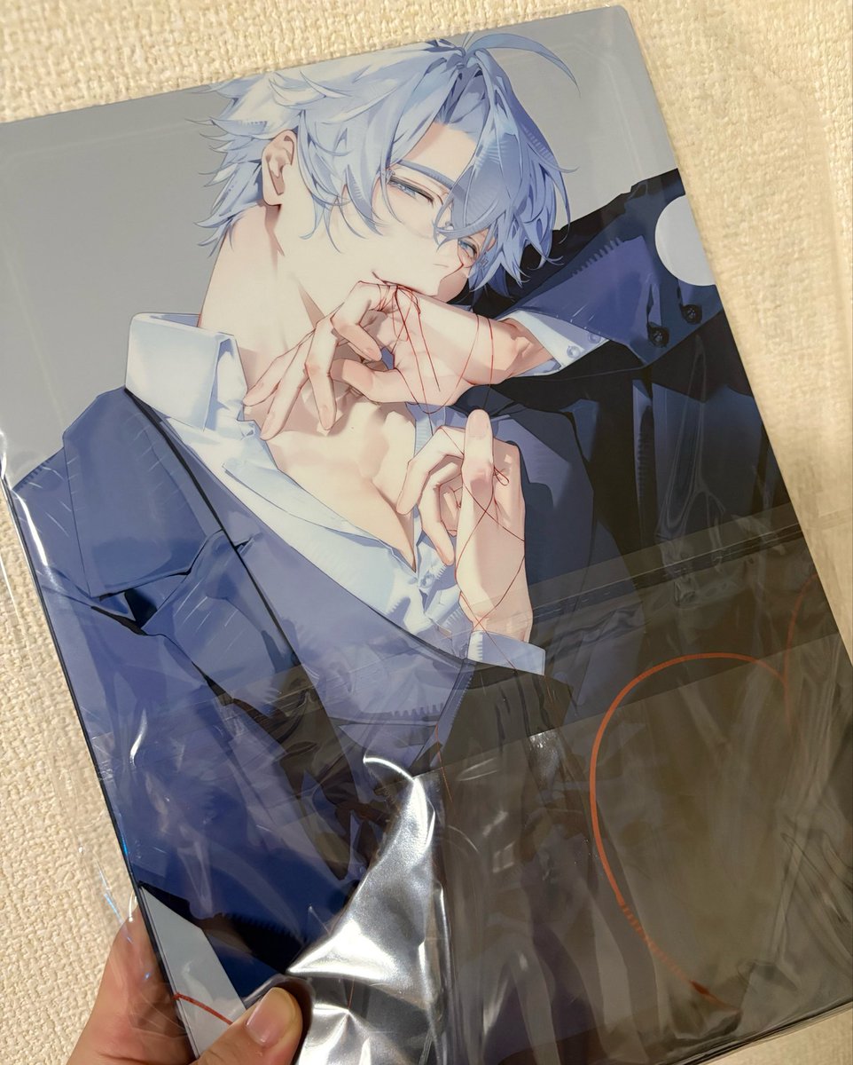 「くじのスーツファイチャンクリアファイルが届いたけど……めちゃくちゃ良すぎでは??」|しらたま大福のイラスト
