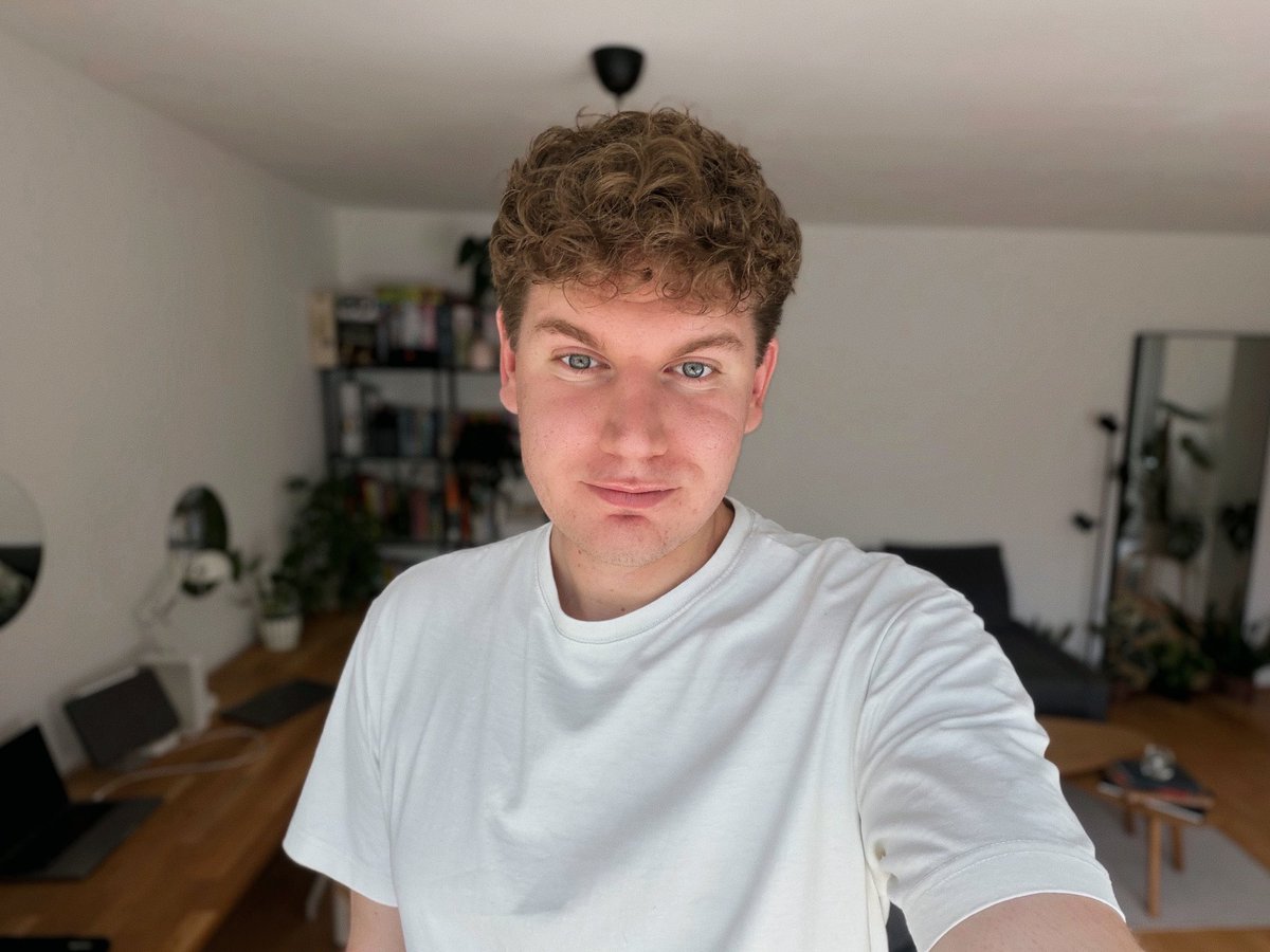 neverthelessflo's tweet photo. feeling curly ✨☺️ https://t.co/9ydBHhwfCM
