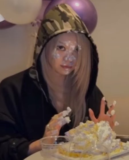 moonxbailey's tweet photo. well i get why they dont do birthday lives https://t.co/cTHoIzyVvF