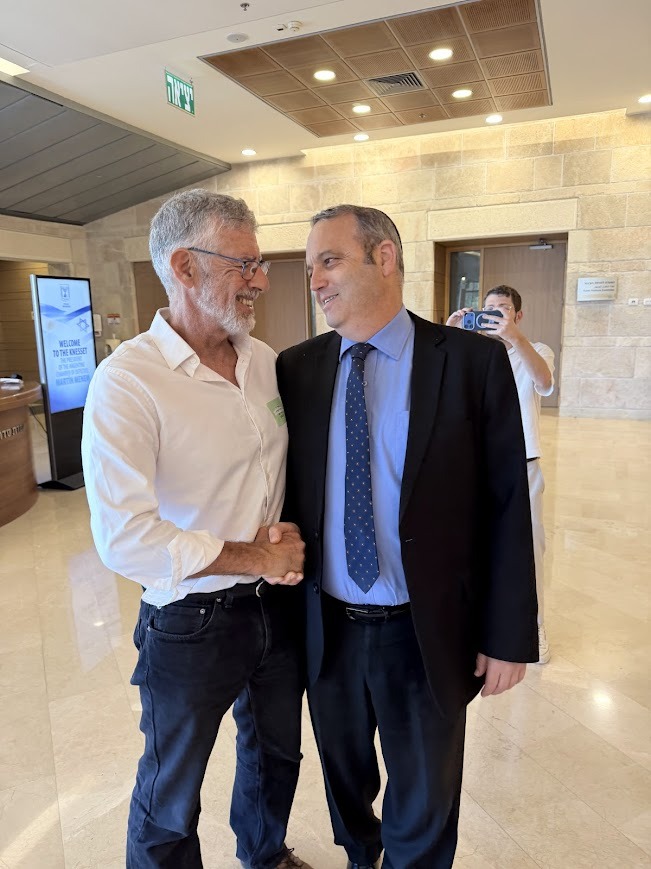 NimrodSheffer's tweet photo. גלעד קריב הוא בדיוק מה שהכנסת צריכה: אדם מעמיק, מלא תחושת שליחות, שיודע להיות נחוש ולוחמני ועדיין לשמור על קו ממלכתי.
הוא היה אופוזיציונר מעולה מול קואליציית הטבח, ואני בטוח שהוא שיהיה משמעותי בסדרי גודל כשנקים את הממשלה הבאה.
מלא בהצלחה גלעד, מחכה לעבוד לצדך. https://t.co/pJJgHUYE7c