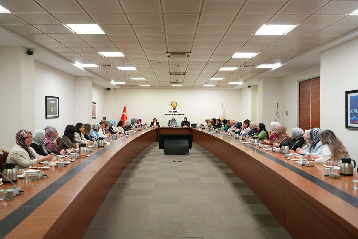 akkadinistanbul's tweet photo. Başkanımız @salihademirer başkanlığında, İlçe Başkanları Toplantımızı gerçekleştirdik.

Teşkilatlarımızın gücünü, sahadaki çalışmalarımızı ve önümüzdeki dönem hedeflerimizi kapsamlı şekilde değerlendirdik. AK Parti; milletin sesi, hizmet siyasetinin öncüsü ve güçlü Türkiye idealinin taşıyıcısı olmaya kararlılıkla devam ediyor.

Her kademedeki teşkilat mensubumuzla birlikte, durmaksızın çalışacak; eser ve hizmet siyasetimizi azimle, kararlılıkla ve güçlü bir teşkilat ruhuyla sürdüreceğiz.

Birlikte daha güçlü, birlikte daha büyük hedeflere…