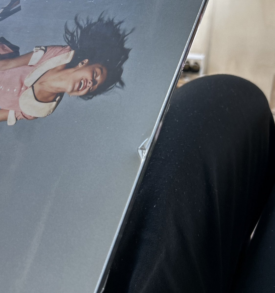 lauxraba's tweet photo. they sent a replacement 

spoiler: it is also damaged https://t.co/EF37WQKKZg