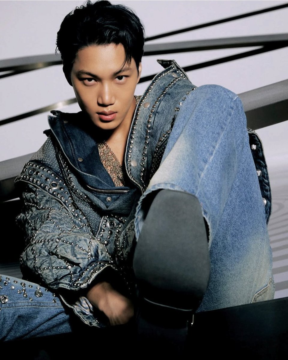 xopinkpink's tweet photo. 종인이 스타일리스트분이랑 입생뷰티 담당자분 인스타 보니까 오늘 윤지용 작가님이랑 입생 광고 찍었나보다 이 작가님이랑 작업한 결과물 다 내가 넘 좋아하는 사진들인데 기대되.. https://t.co/rhtqmZCZya